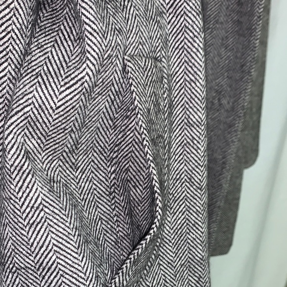 Gray Patterned Women's Trench Coat - Picture 5 of 12